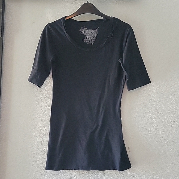 Guess Tops - Guess tshirt black medium